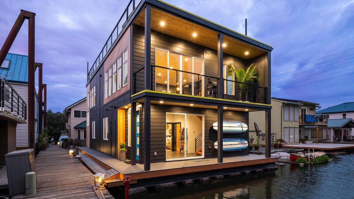 Lair Hill House | Floating Home on the Willamette