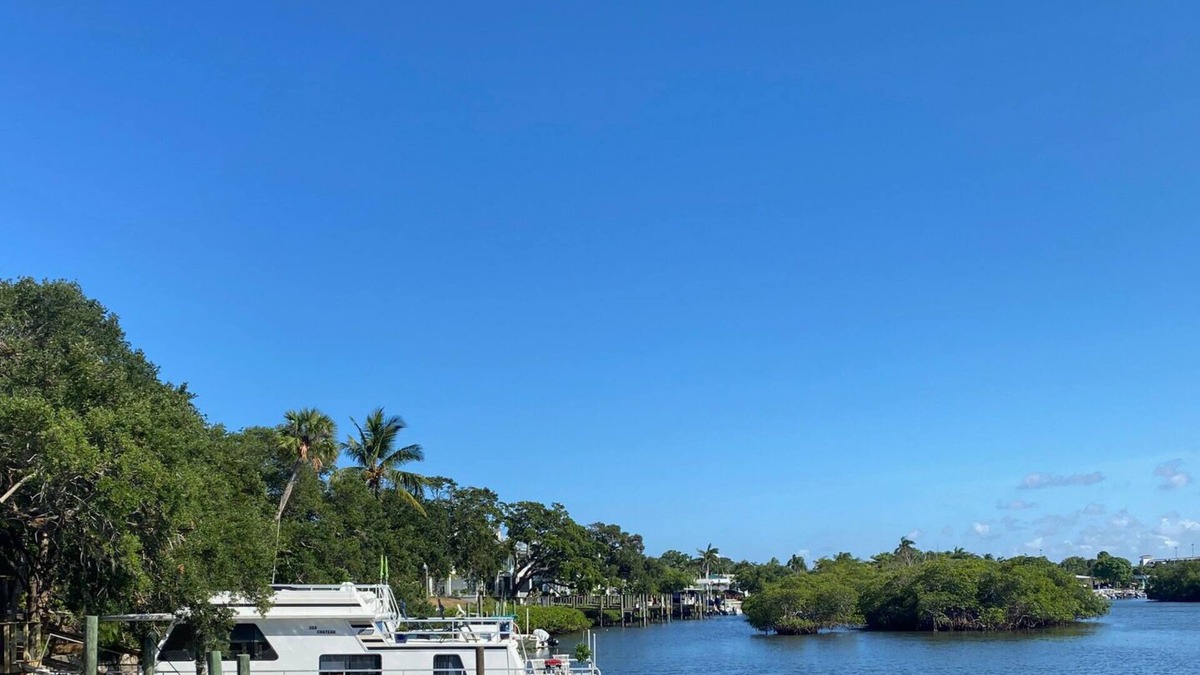 Inlet District Boat Rental | Floating House ~ Jupiter, FL