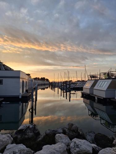 Seca Apartment | Floating House - MARINA PEARL