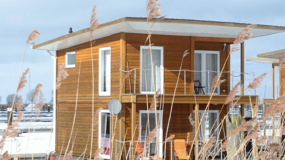 Ostvorpommern House | Floating Houses - Komfortable Schwimmende Ferienhäuser im Krösliner Yachthafen