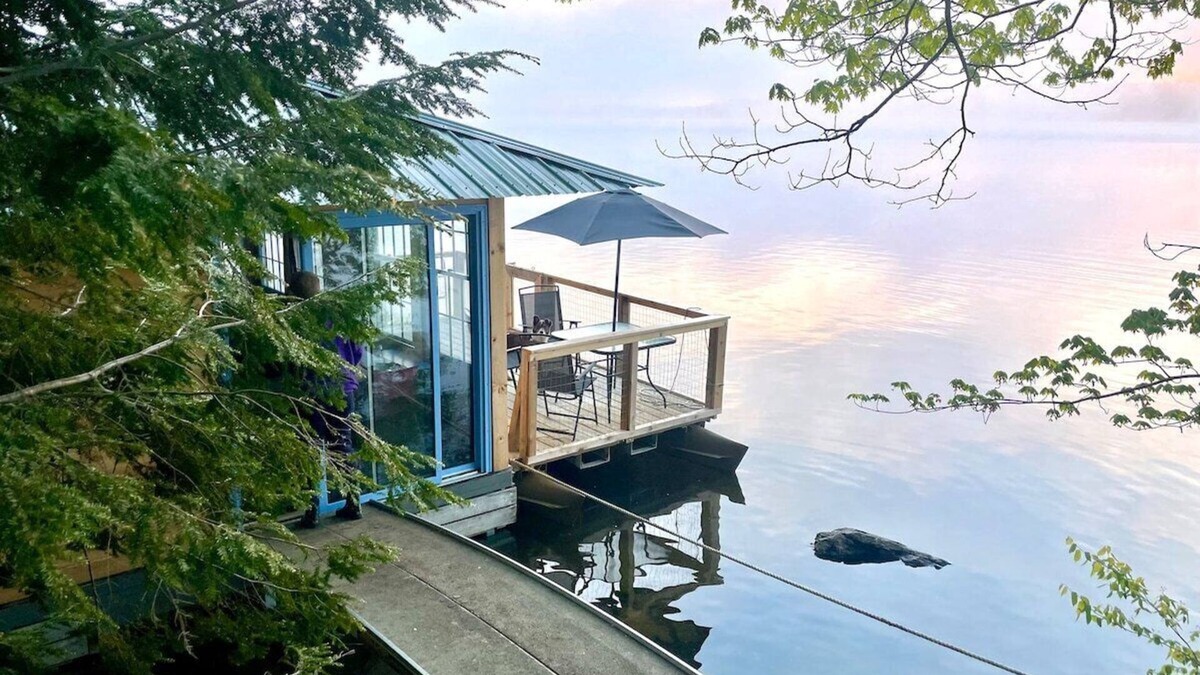 Monmouth Boat Rental | Floating Island Cabin Private Pet-Friendly Retreat