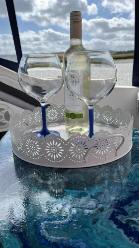 Farningham Boat Rental | Floatsyerboat