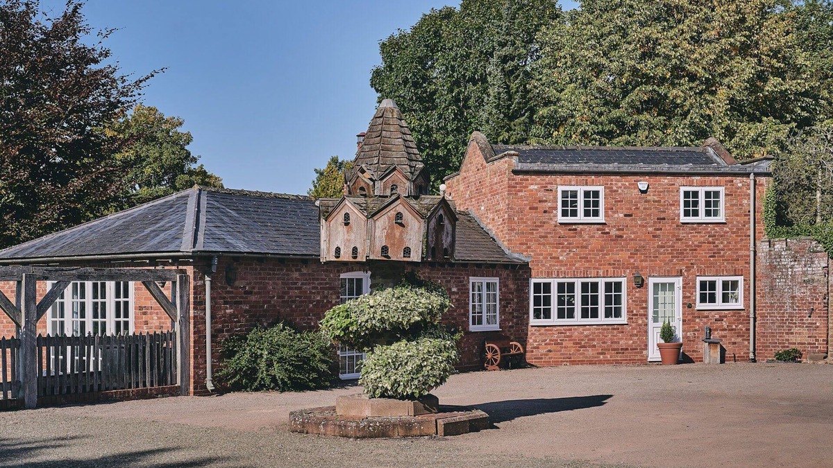 Pudleston Cottage | Flock Cottage - a cottage that sleeps 8 guests in 4 bedrooms