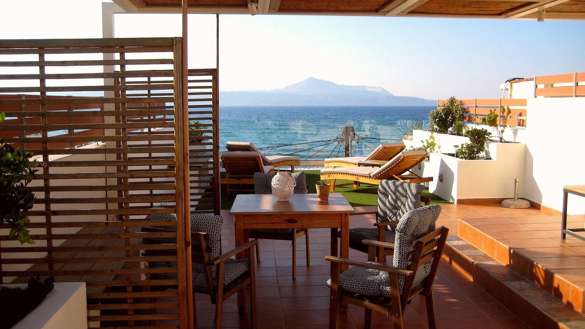 Almyrida Apartment | Floor apartment with superb roof terrace, next to Almirida sandy beach