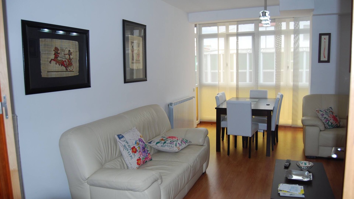 Leon Apartment | FLOOR CENTRAL, MODERN, EQUIPPED, COMFORTABLE AND WIFI 100 M2. GARAGE OPTION