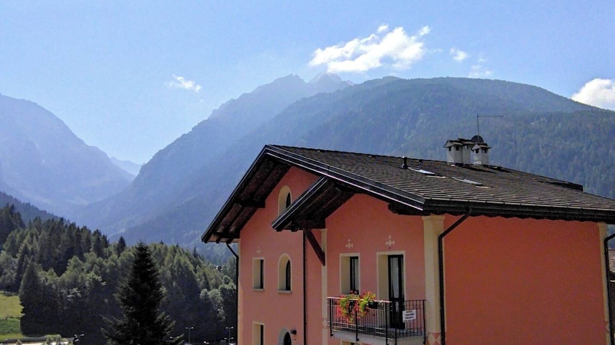 Temu House | Flora Alpina- Genziana apartments with breathtaking views and balcony