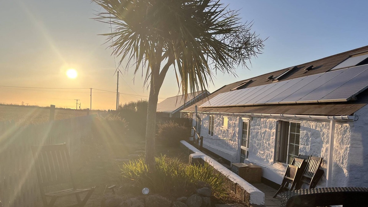 Sennen House | Flora Belle Cottage - Two Bedroom House, Sleeps 4