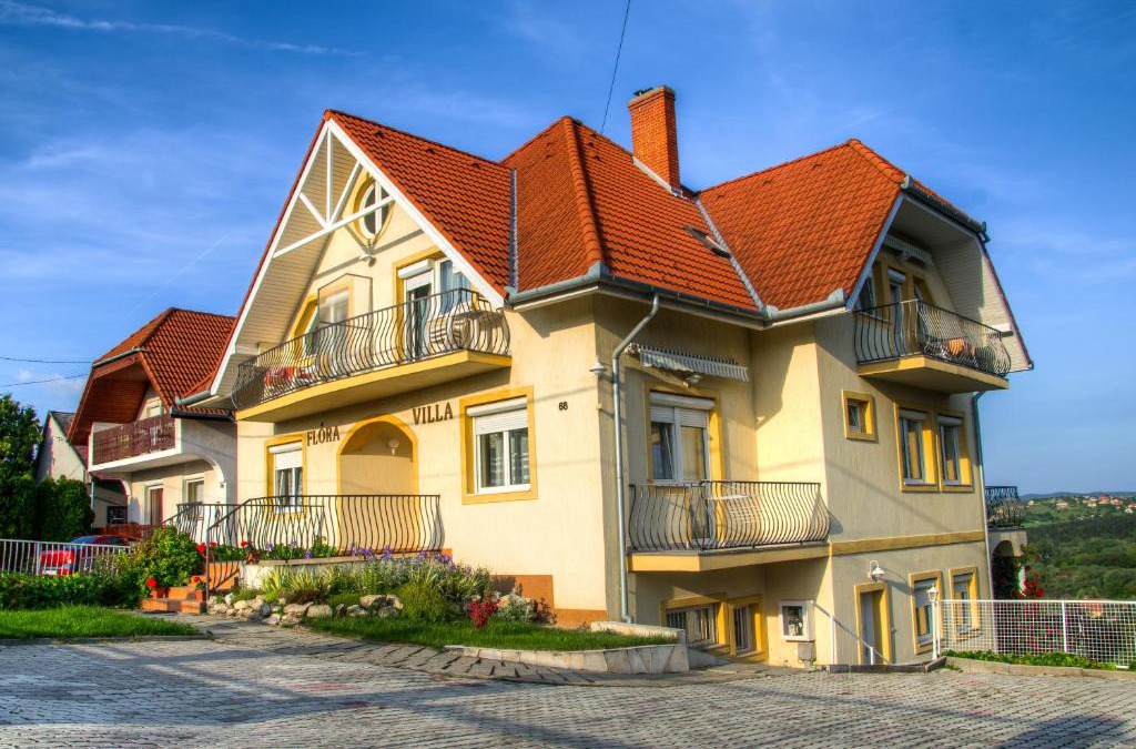 Heviz Apartment | Flora Villa