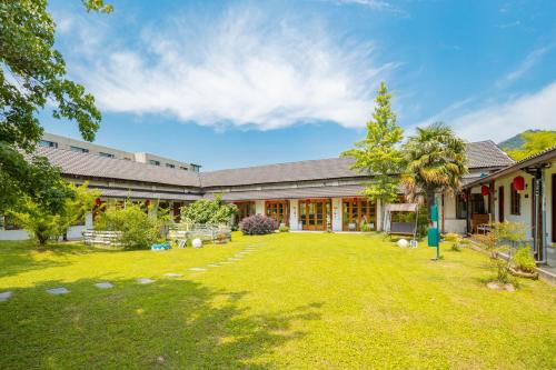 Moganshan House | Floral Moganshan Natural Residence Pet Resort B&B