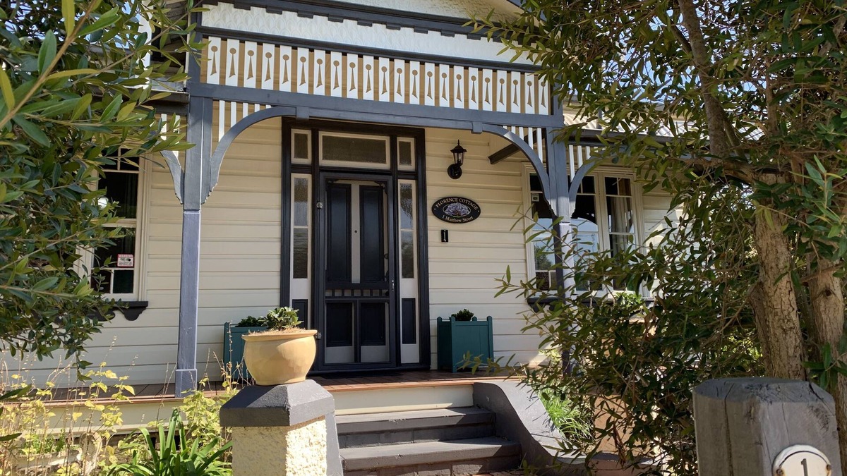 Cessnock Cottage | Florence Cottage, 10 minutes from Hunter Valley Vineyards. Family friendly.