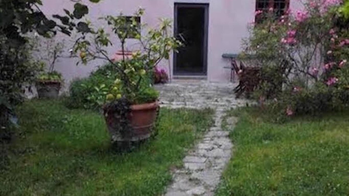 Santa Margherita a Saletta Apartment | Florence countryside independent apartment with pool