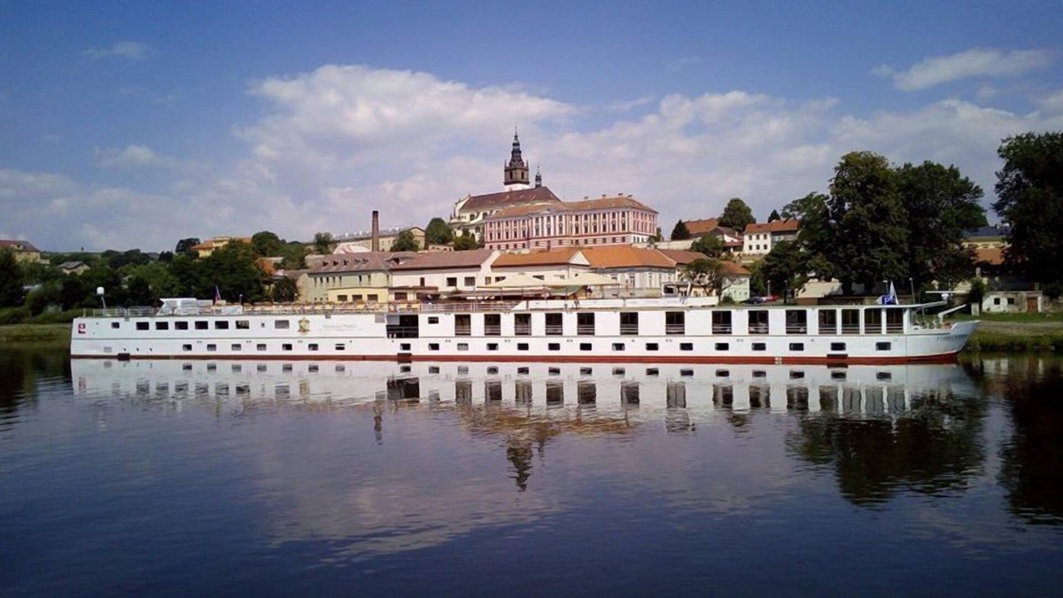 Litomerice Hotel | Florentina Boat (located at Litomerice city)