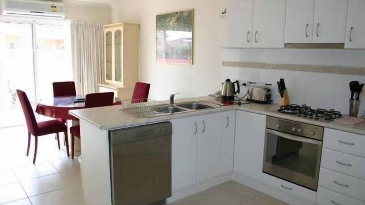Delahey House | Florentine Villas - Your Home away from Home - near Watergardens Town Centre