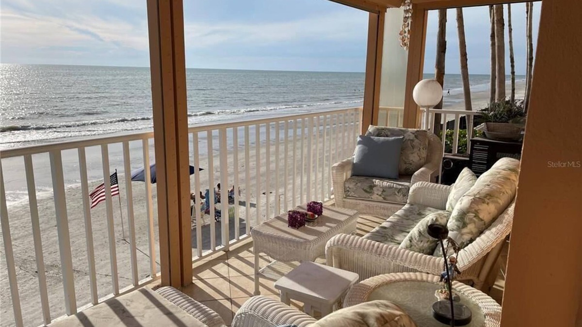 Redington Beach Apartment | Florida - Beachfront Apartment with Gulf Views – Redington Beach -