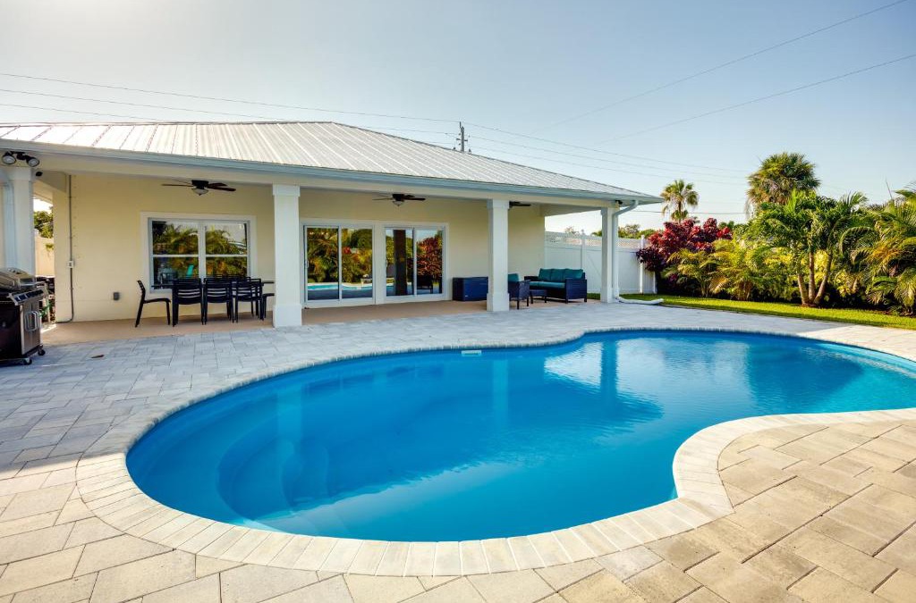 Jensen Beach House | Florida Gem Saltwater Pool By Beaches and Kayaking!