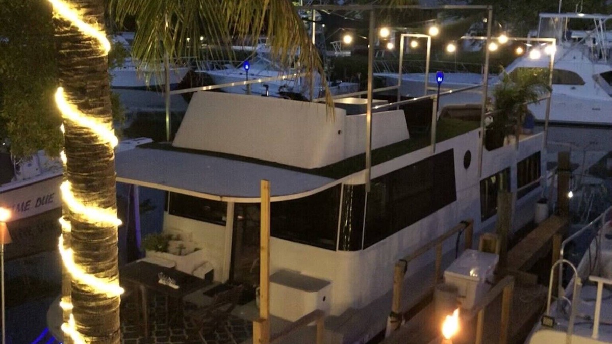 Tavernier Boat Rental | Florida Keys Luxury, completely stocked Houseboat, Unique living on the Water
