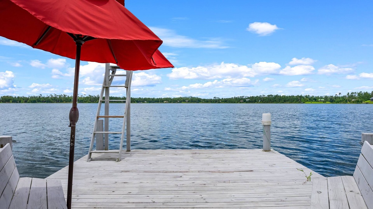 Clarksville House | Florida Lake House on Silver Lake near Panama City Beach, FL & Marianna, FL