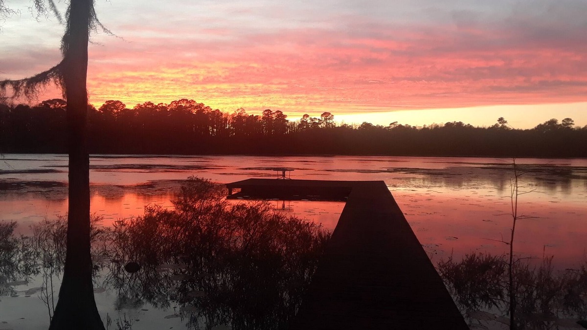 Pinetta Cottage | Florida Waterfront Country Home, Fishing & Pet Friendly
