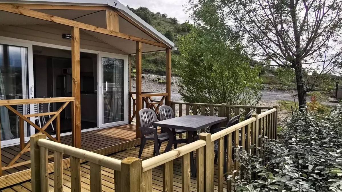 Laurac-en-Vivarais House | Flower Camping Saint Amand * - Mobile home Premium 33 m2 (4p-2ch), Clim, TV, dishwasher, bed 160, plancha, Nespresso 4 people