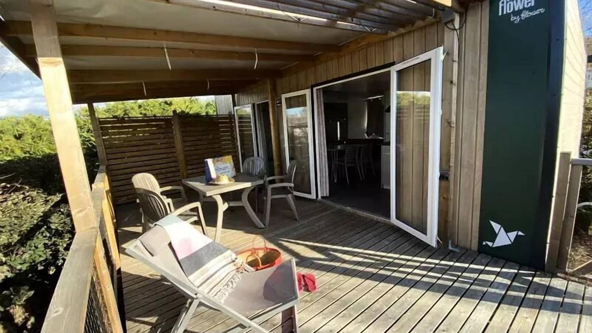 Laurac-en-Vivarais House | Flower Camping Saint Amand * - Homeflower Premium 29m2 (4p-2ch), Clim, TV, LV, bed 160, plancha, Nespresso, terrace XXL 4 people