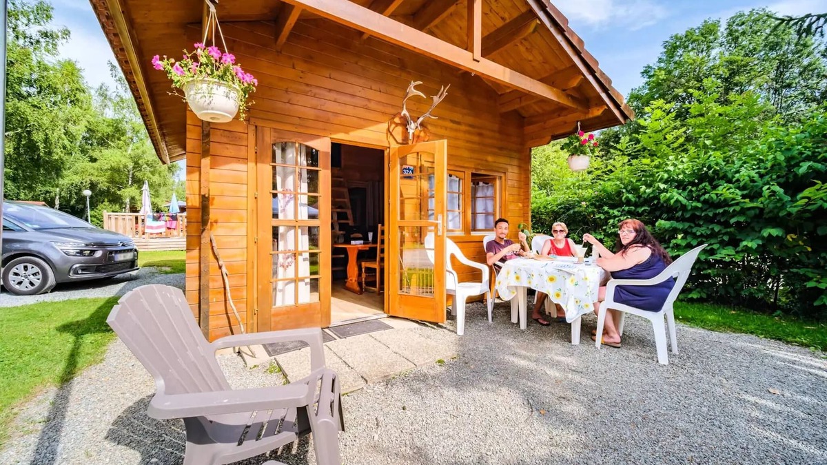 Leval Ski Chalet | Flower Camping du Lac de la Seigneurie * - Chalet CONFORT Alpina 28 m2 (1 bedroom + 1 mezzanine bedroom) + wooden stove(032a) 4 persons