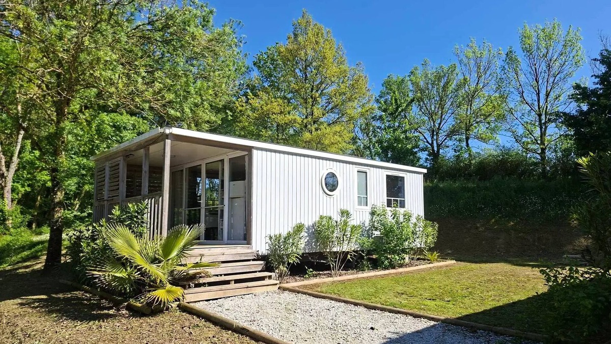 Montgeard House | Flower Camping Du Lac De Thésauque * - Mobile home Comfort 33m2 2 bedrooms + Air conditioning + TV + LV + covered terrace 4 people