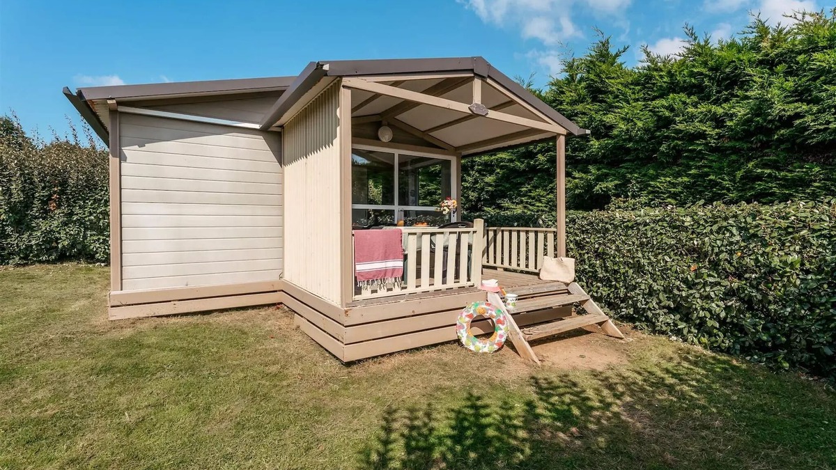 Guidel-Plages Ski Chalet | Flower Camping Jardins de Kergal * - Chalet Standard 20m2 2Ch - TV 4 persons
