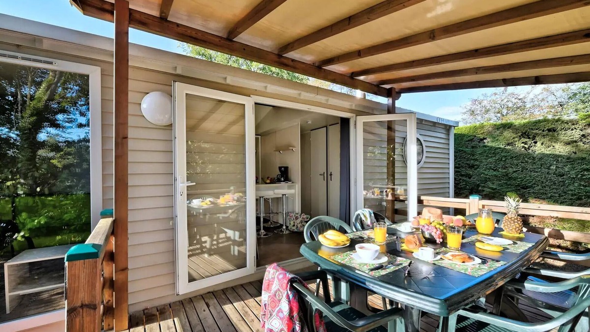 Anneyron House | Flower Camping La Chataigneraie * - Mobil home Comfort 29 m2 (2 bedrooms) + covered terrace + TV 6 persons