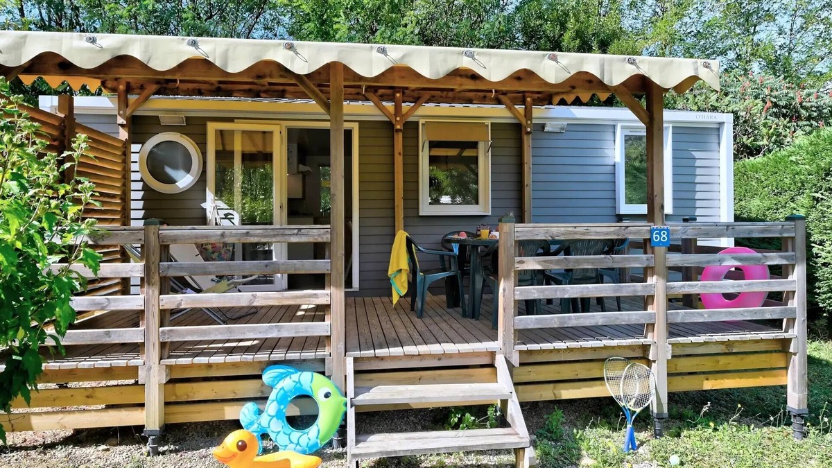 Anneyron House | Flower Camping La Chataigneraie * - Mobil home Premium 31m2 (3 bedrooms) + covered terrace + Dishwasher + TV + Air conditioning 6 people