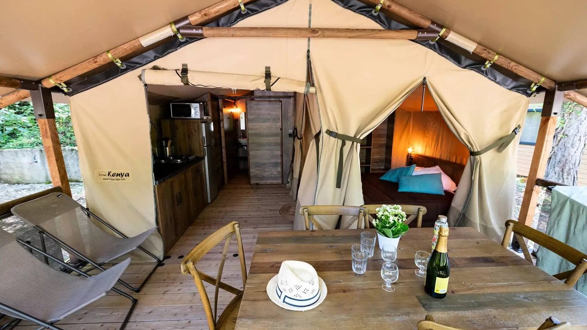 Die House | Flower Camping la Pinède * - Lodge Insolite Pinede 34 m2 - 2 bedrooms + Covered terrace + Plancha - 4 to 5 people - 4 pers. included in the tariff