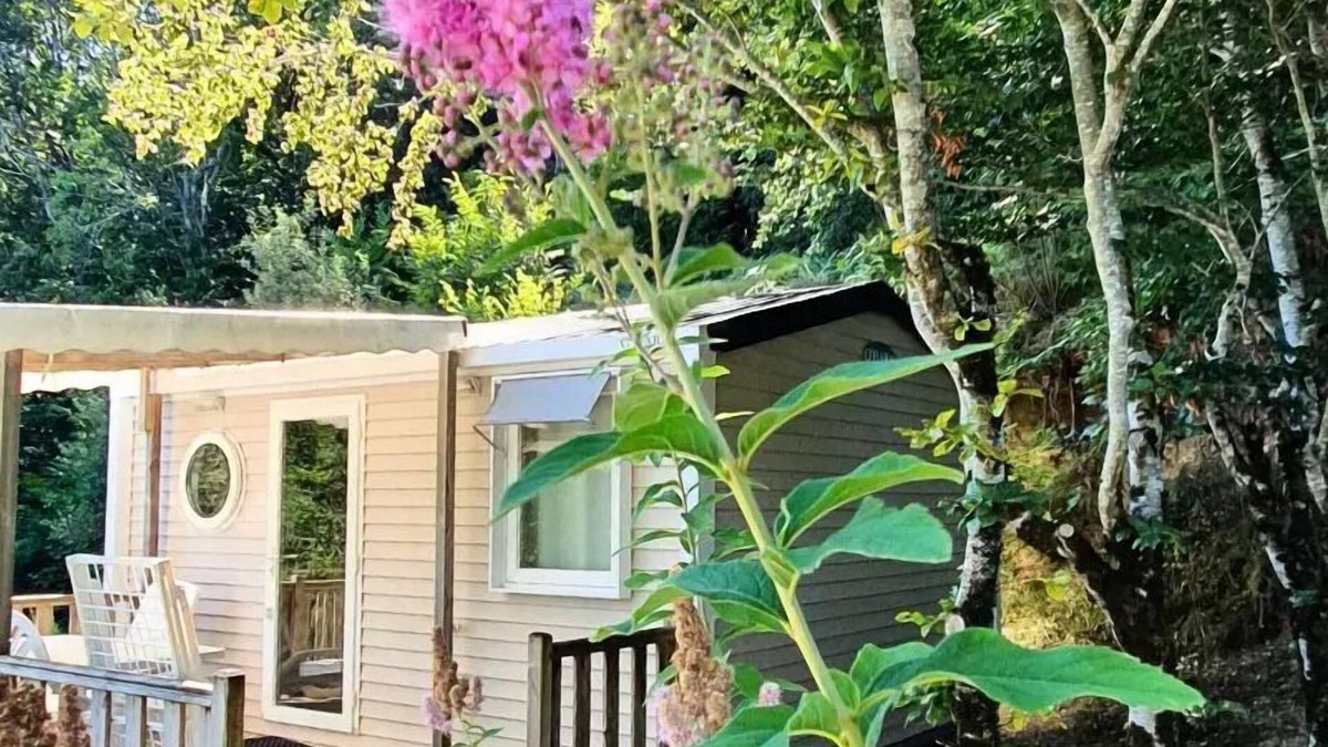 Treignac House | Flower Camping La Plage * - Mobile home Comfort 18m2 (1 bedroom) + TV + terrace semi covered 3 people