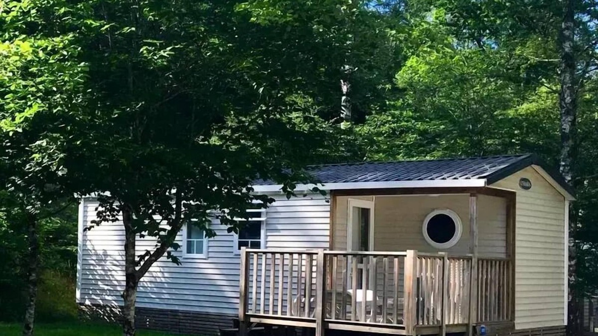 Treignac House | Flower Camping La Plage * - Mobil home Standard 31m2 (3 bedrooms) + TV + integrated terrace covered with 9m2 6 people
