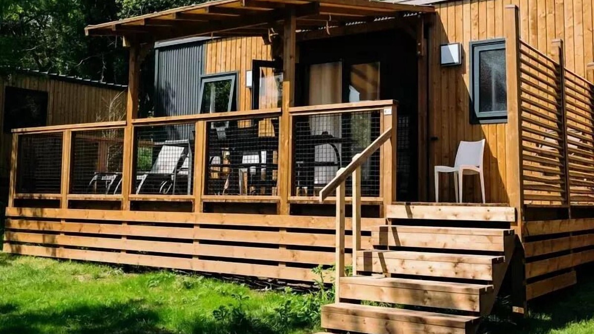 Saint-Paulien House | Flower Camping La Rochelambert * - Mobile home Premium 37m2 3 bedrooms + Terrace + TV + LV + BBQ + 2SDB + District Pieton 6 persons