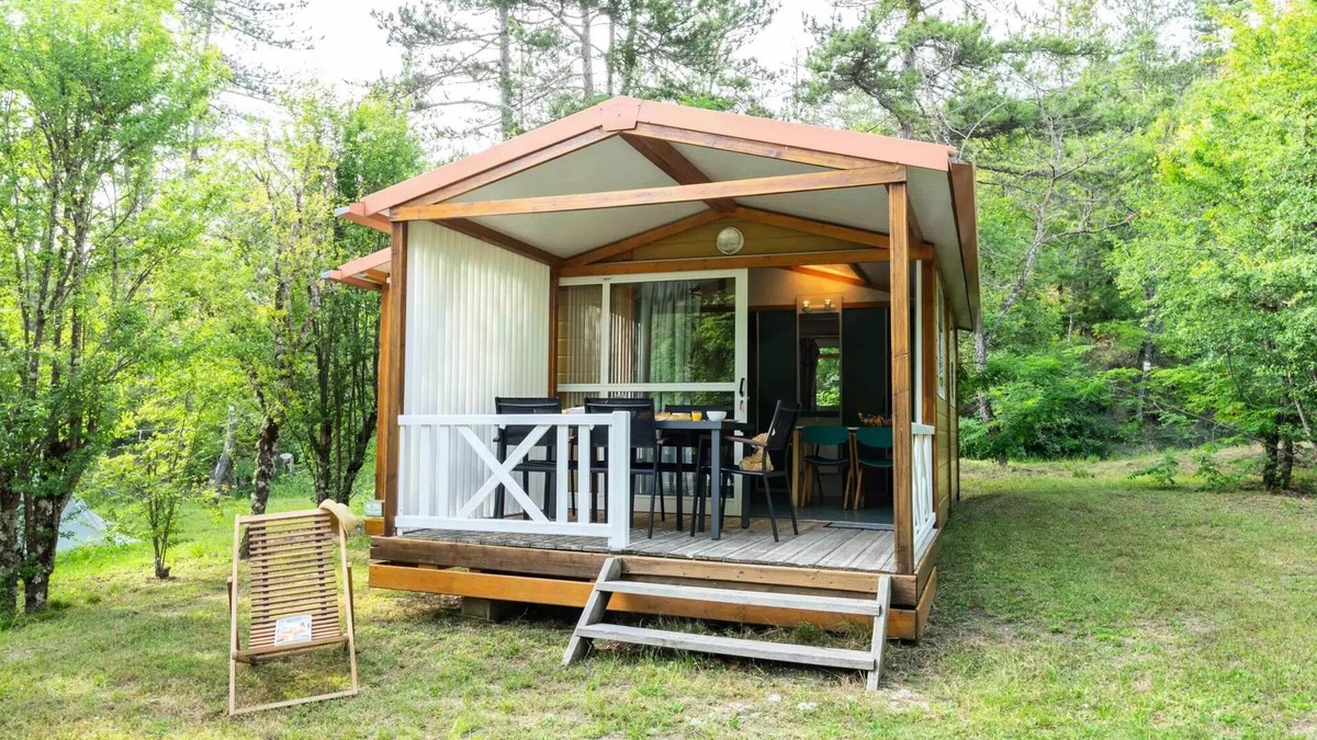 Clamensane Ski Chalet | Flower Camping Le Clot du Jay * - Standard chalet 25m2 2 bedrooms + Terrace 5 persons