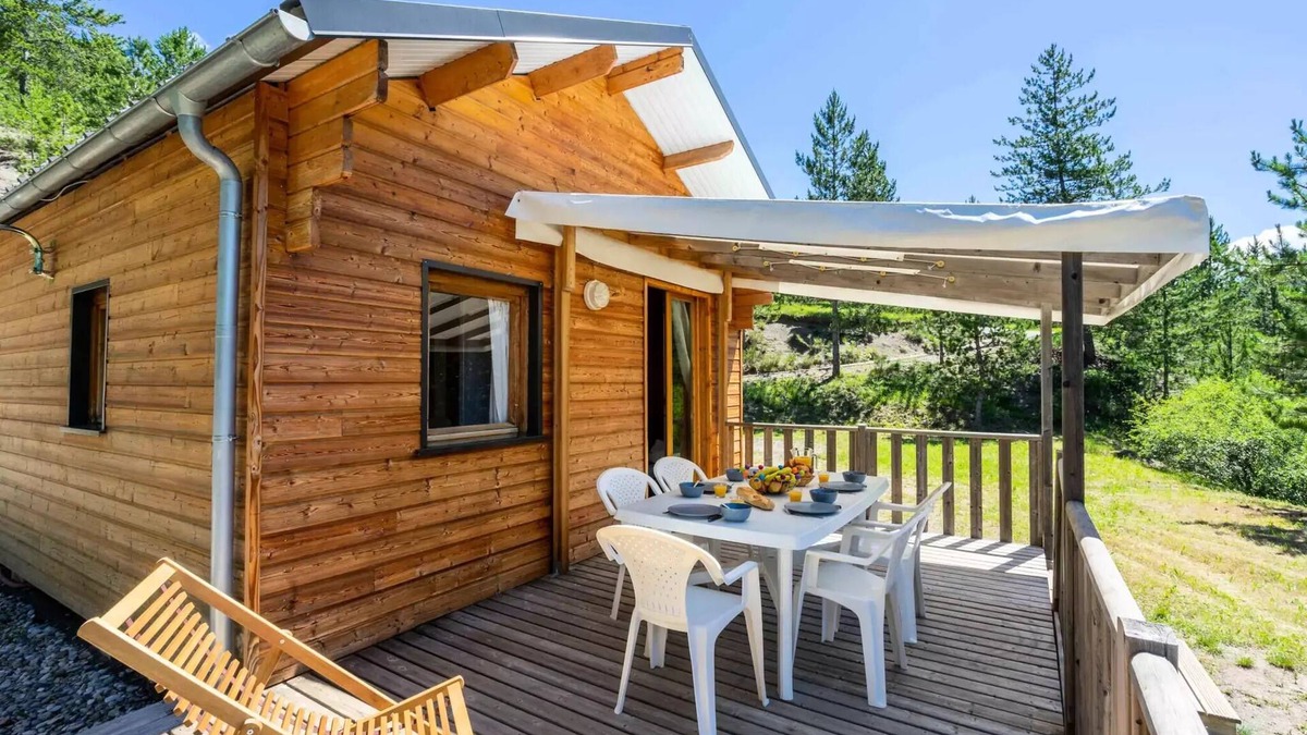 Clamensane Ski Chalet | Flower Camping Le Clot du Jay * - Wooden chalet Comfort 35m2 3 bedrooms + TV + Terrace 8 persons