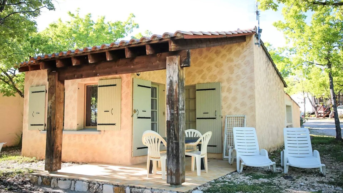 Banon House | Flower Camping le Epi Bleu * - Comfort Pavilion 50m2 - 2 bedrooms - terrace included 4 people