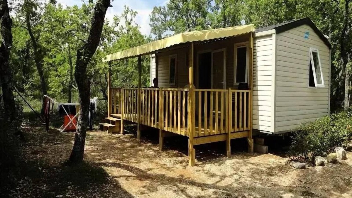 Banon House | Flower Camping le Epi Bleu * - Mobile home Comfort + 26m2 (2 bedrooms) + covered terrace 10m2 4 to 5 people - 4 pers. included in the tariff