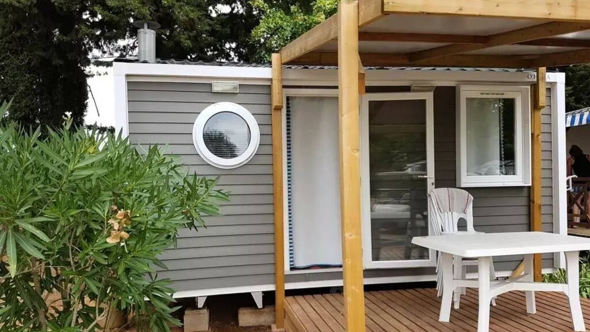 Lansargues House | Flower Camping Le Fou du Roi * - Mobil home Comfort 20m2 (1ch-2pers) + TV + Clim + Terrace covered 2 people