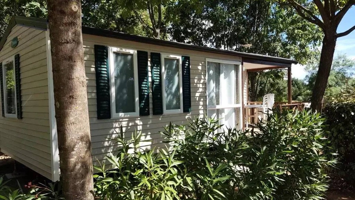 Lansargues House | Flower Camping Le Fou du Roi * - Mobile home Cottage Comfort 29 m2 (2ch - 4 pers) + TV + Terrace semi covered 4 people