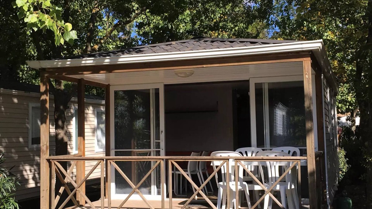 Lansargues House | Flower Camping Le Fou du Roi * - Mobilhome Nature Comfort 25 m2 (2 bedrooms - 4 people) + covered terrace 4 people