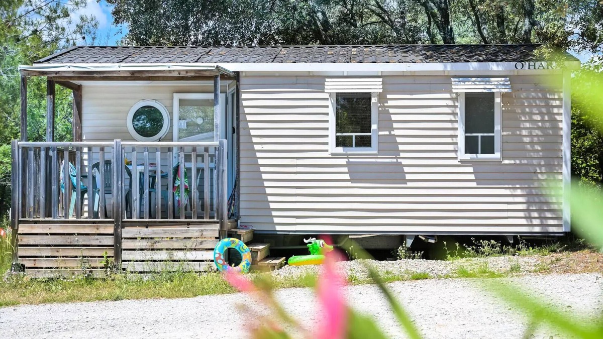 Castries House | Flower Camping le FONDESPIERRE * - Mobile home comfort - 28 m2 (2 bedrooms - air conditioning - TV) 5 people