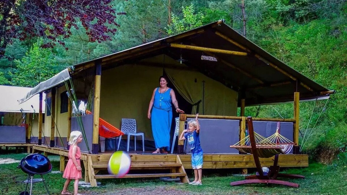 Campagne House | Flower Camping Le Val de la Marquise * - Lodge CONFORT 35m2 -2 bedrooms - with bathroom and toilet + integrated terrace 5 people
