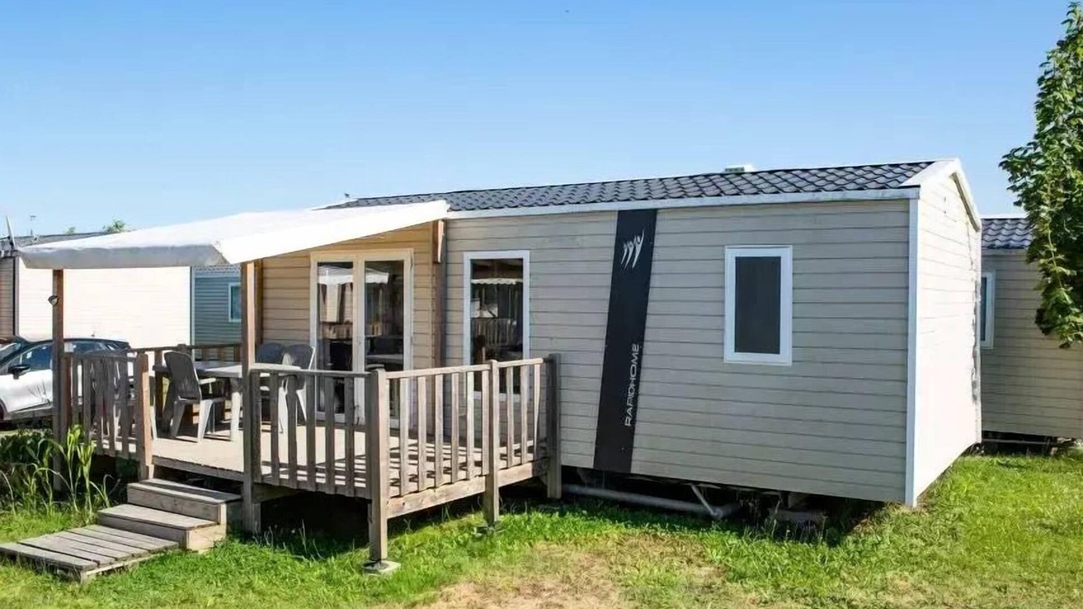 Brehemont House | Flower Camping Loire et Châteaux * - Mobile home Comfort 30m2 (2 bedrooms) - semi covered terrace 4 people