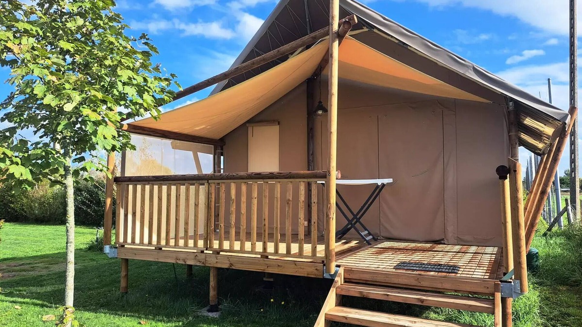 Brehemont House | Flower Camping Loire et Châteaux * - Lodge Toilet Comfort 25m2 (2 bedrooms) - with sanitary facilities - covered terrace 4 people