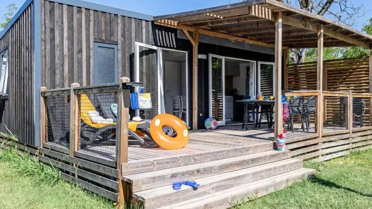 Les Ollieres-sur-Eyrieux House | Flower Camping Mas de Champel * - Homeflower Premium 26.5m² - 2 bedrooms + terrace + TV + Air conditioning + Sheets + Towels 4 people