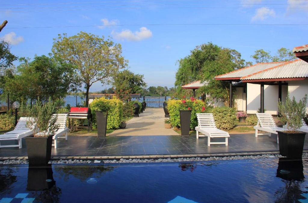 Mahasenpura House | Flower Garden Lake Resort