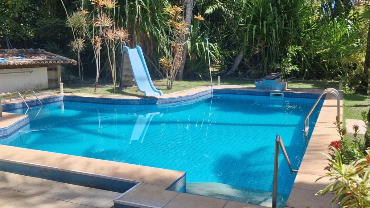 Guaiu House | Flower house on the edge of Guaiú beach in a high-standard condominium.