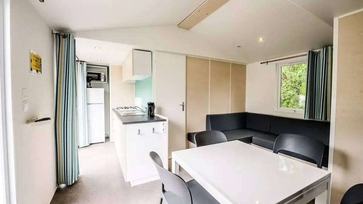 Pressignac House | Flower Lake Camping * - Mobil-home Limousin Comfort 30m2 - 3 bedrooms + covered terrace + TV 6 persons