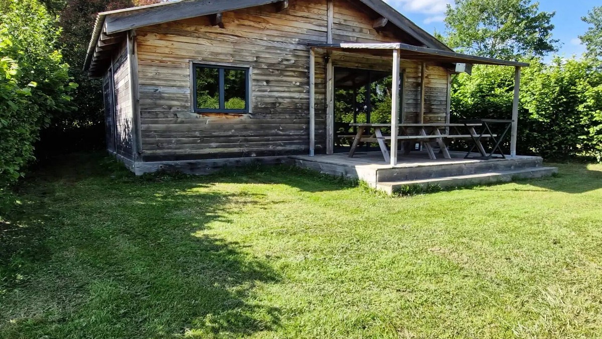Pressignac Ski Chalet | Flower Lake Camping * - Comfort Chalet 50m² - 3 bedrooms + covered terrace + TV + oven for 6 people