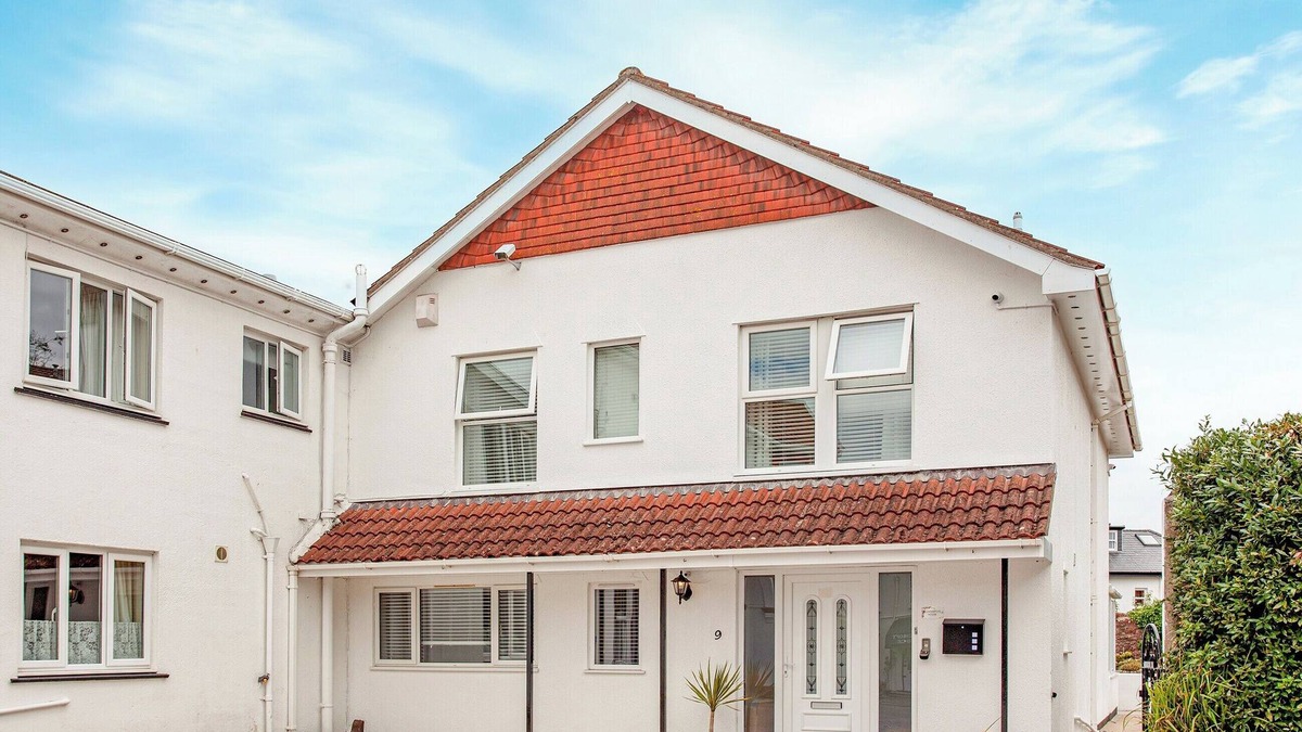 Roundham Cottage | Flower Pots House - UK39782